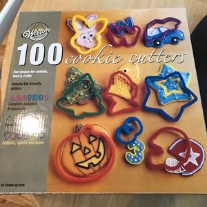 100 cookie cutters